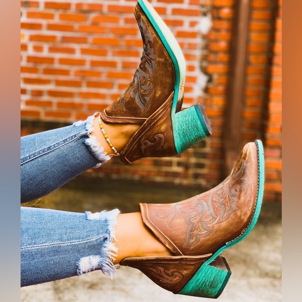 Circle G by Corral Ladies Cognac Brown & Turquoise Embroidery Booties- size 10